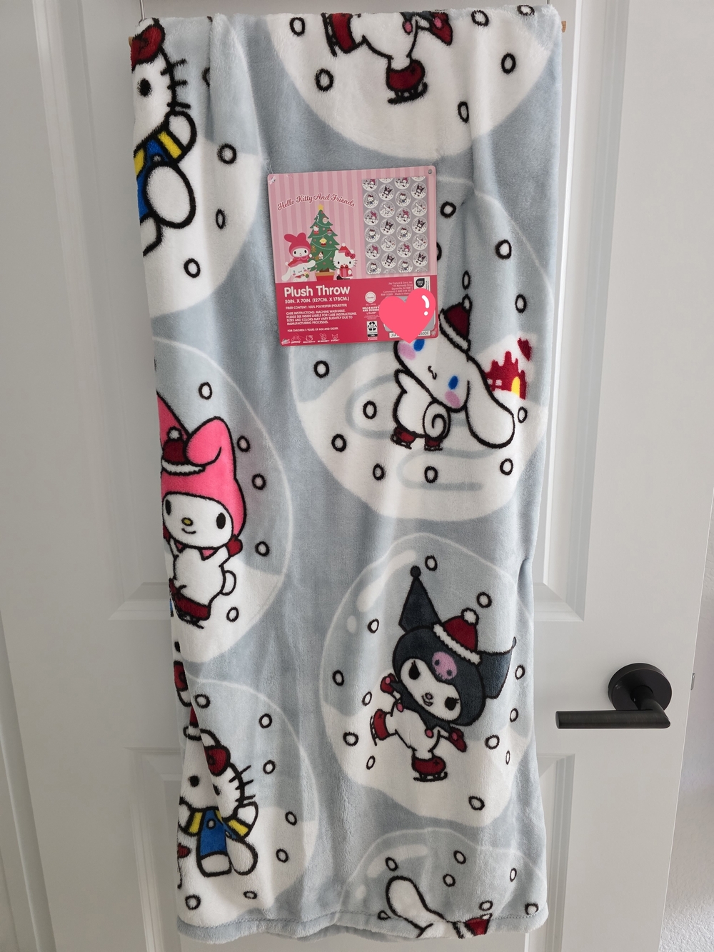 NWT Hello Kitty And Friends Christmas Globe Throw